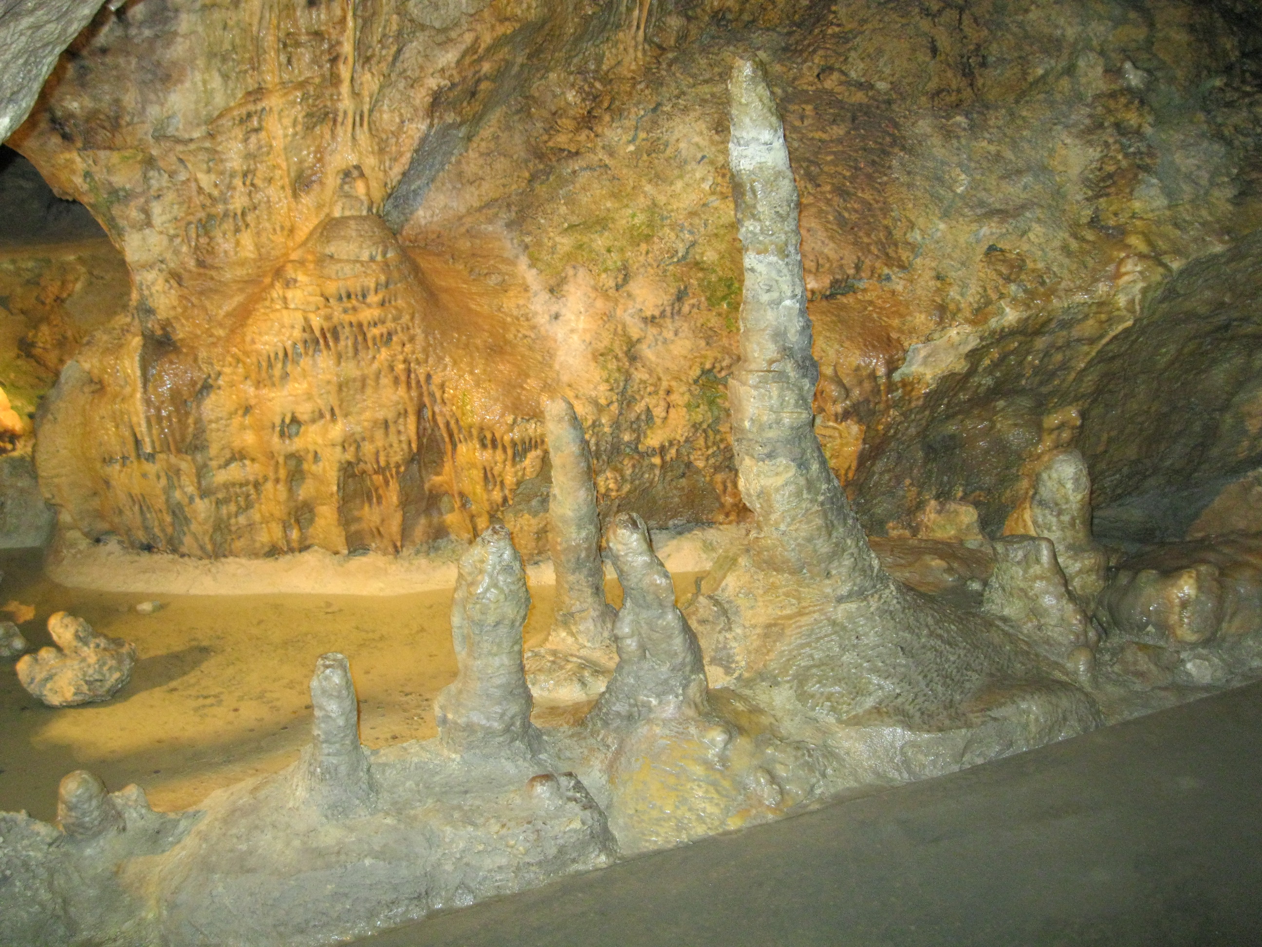 Pál-völgyi-cseppkőbarlang